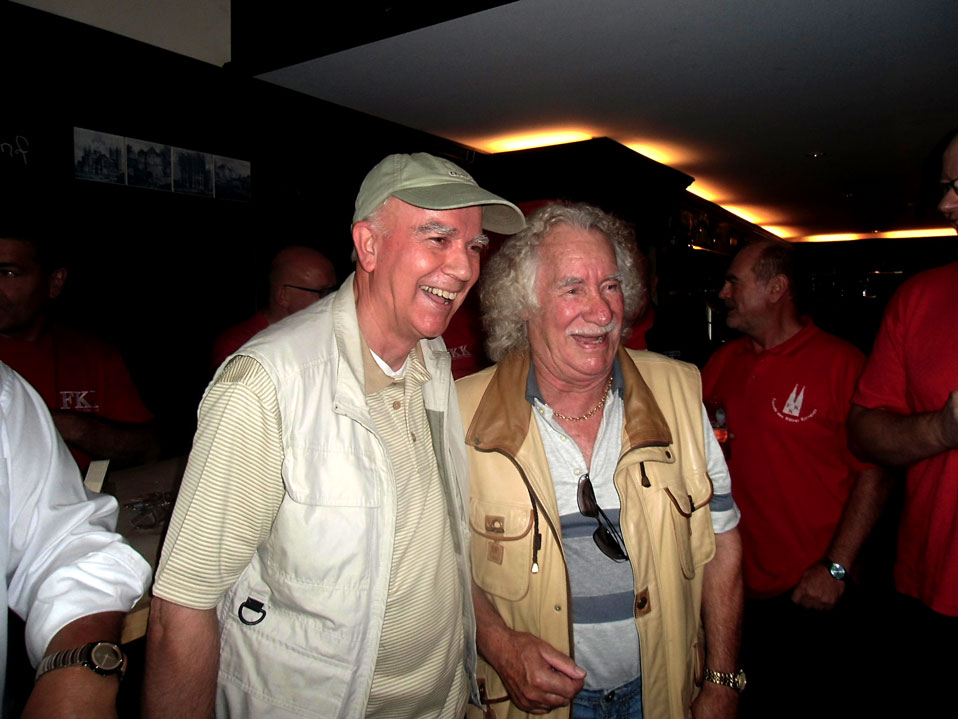 Zwei Gäste von Ludwig Sebus auf seiner Geburtstagsparty im Gaffel am Dom am 6.9.2014, Hans Süper und der Kölnbarde