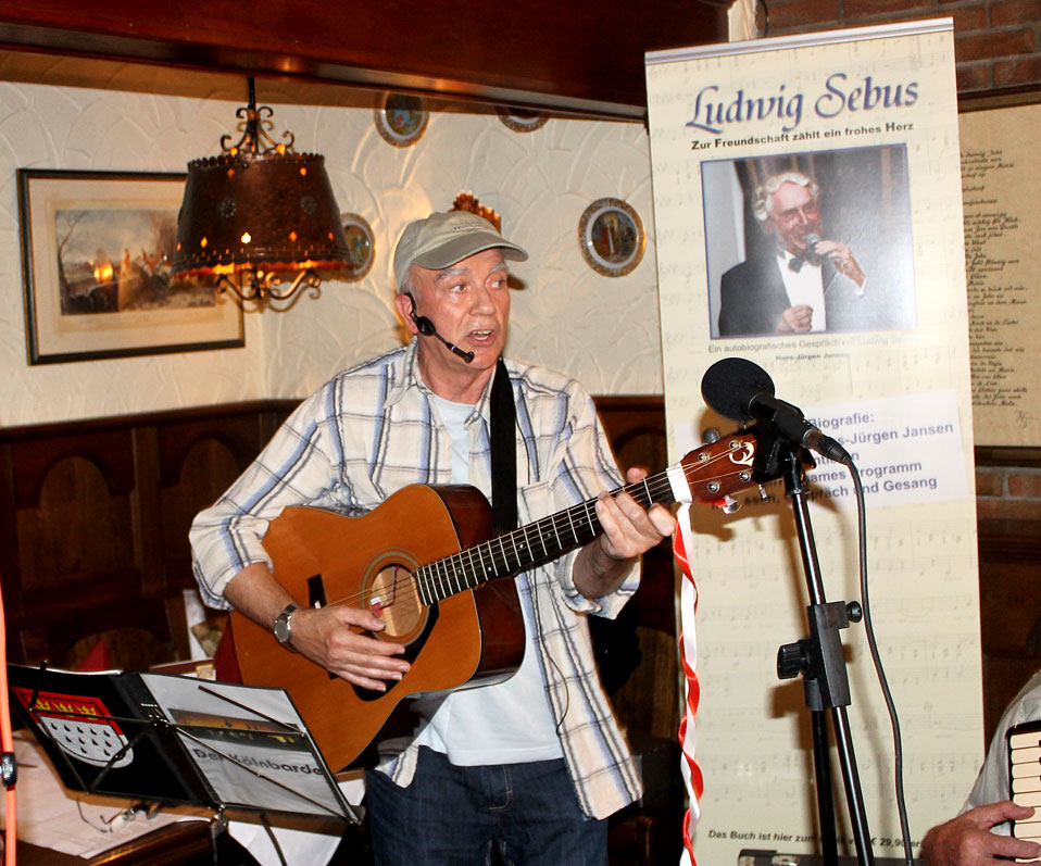 Vortrag des Kölnbarden auf Ludwig Sebus 89. Geburtstag im großen Saal des Gasthauses Jan von Werth, Christophstraße am 5.9.2014.