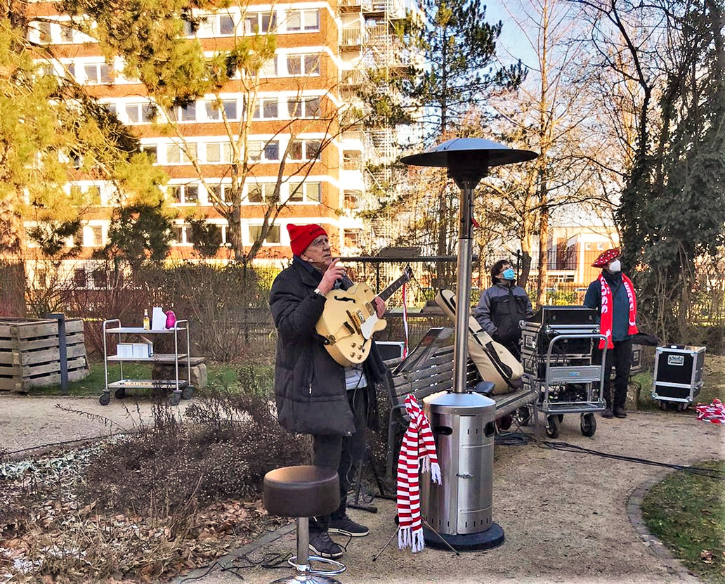 Freiluft-Konzert an Weiberfastnacht am 11.02.2021 in Rodenkirchen im Thomas-Müntzer Haus