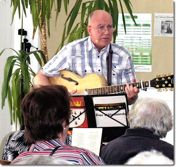 Hans-Jürgen 2013 während eines Vortrags im KölschForum